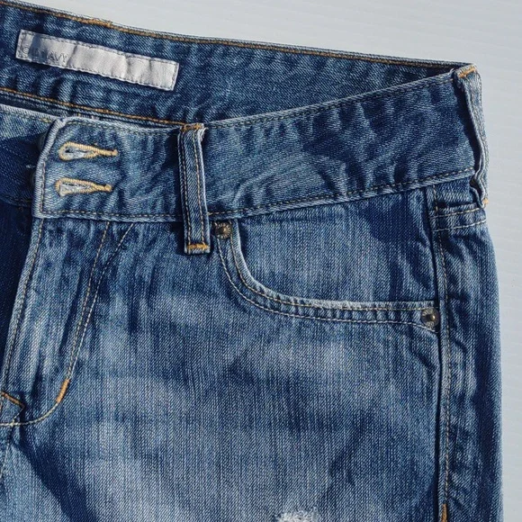 ๐OLD NAVY Mid-Rise Distressed Shorts in Medium Dark Wash - Picture 8 of 16